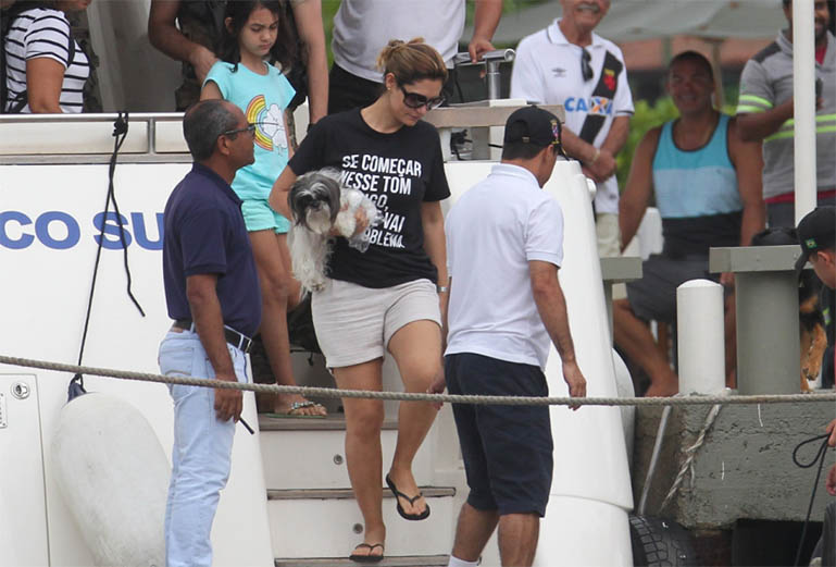 Michelle Bolsonaro chama a atenção ao usar camiseta com 
