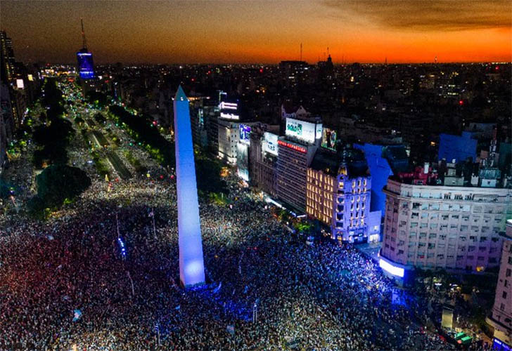 Argentinos esgotam passagens aÃ©reas ao custo de R$ 40 mil para ver final da Copa no Catar