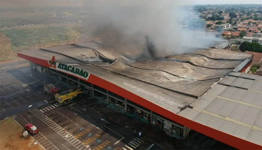 IncÃªndio que destruiu loja do AtacadÃ£o foi o maior jÃ¡ registrado em Campo Grande