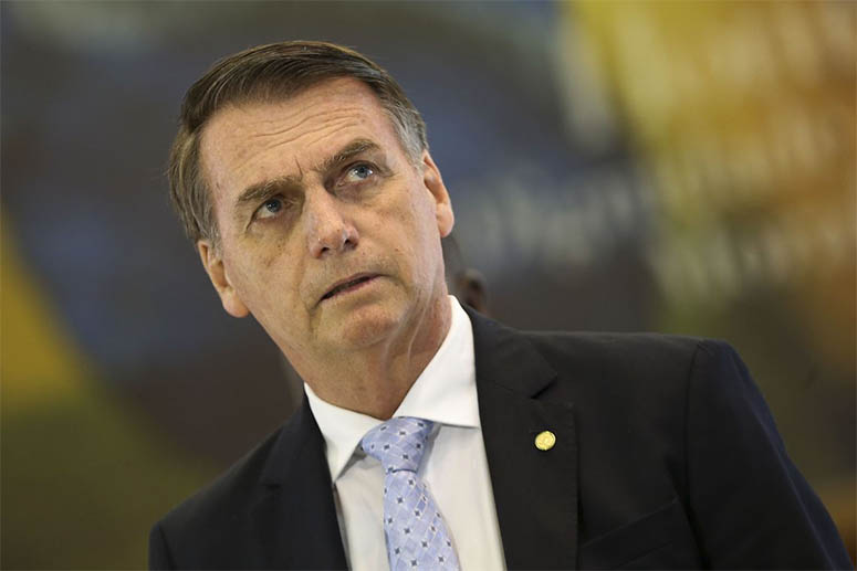 'Fake news' diz Bolsonaro no Twitter sobre notÃ­cia de demissÃ£o do ministro do MEC