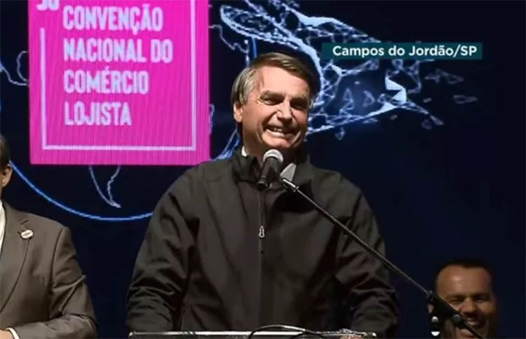 Bolsonaro sobre MendonÃ§a atender pedido de seu governo sobre ICMS: 'Papai do cÃ©u ajudou'