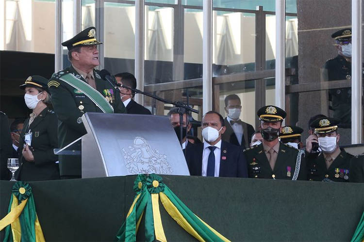 Militares devem inspirar 'paz, uniÃ£o, liberdade, democracia' diz comandante do ExÃ©rcito