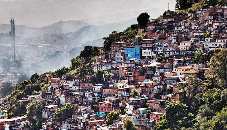 Favelas movimentam quase R$ 120 bilhÃµes por ano, mais do que a maioria dos estados