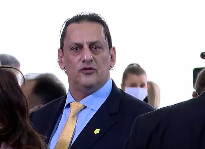 Sem comprovante de vacina, advogado de FlÃ¡vio Bolsonaro Ã© barrado no Supremo