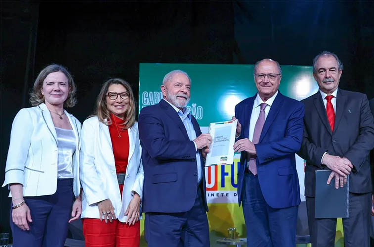 Lula anuncia mais 16 nomes do futuro governo, com duas mulheres ministras: veja a lista