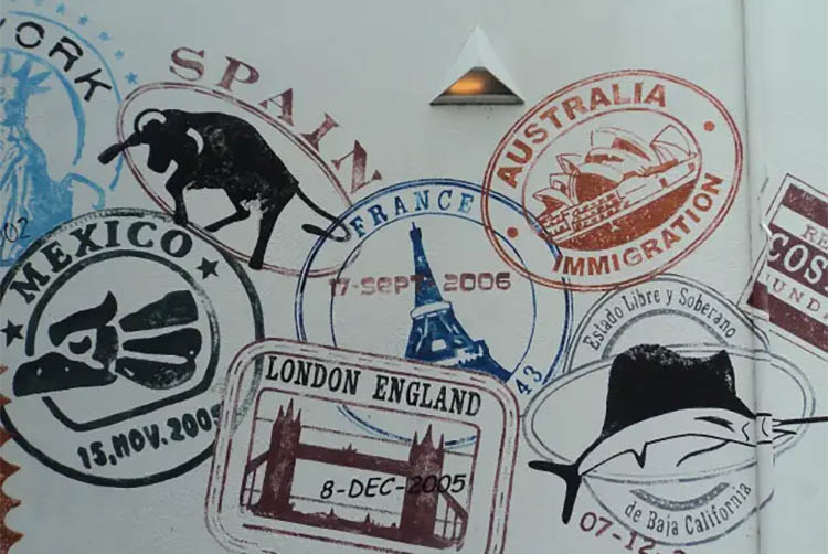 Carimbos de paÃ­ses da Europa no passaporte vÃ£o virar coisa do passado