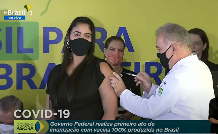 Fiocruz e MinistÃ©rio da SaÃºde entregam vacina contra covid-19 100% nacional