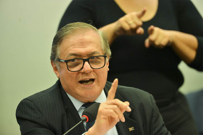 'NÃ£o estÃ¡ dando certo', admite Bolsonaro sobre gestÃ£o de Ricardo VÃ©lez no MEC