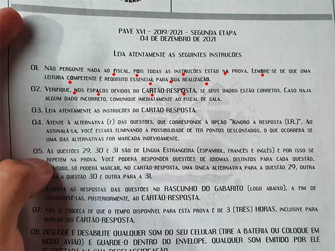 Prova de universidade exibe frase 'Fora Bolsonaro' em caracteres em negrito