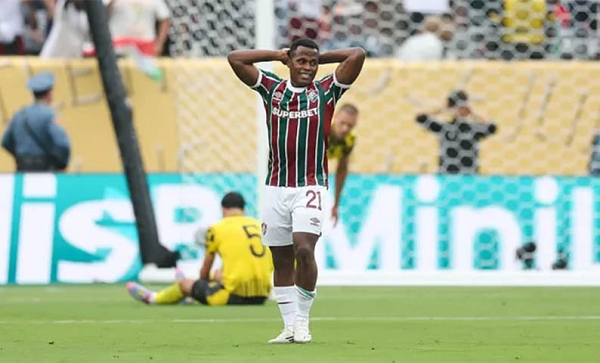 Flu domina, mas gol nÃ£o sai contra o Borussia