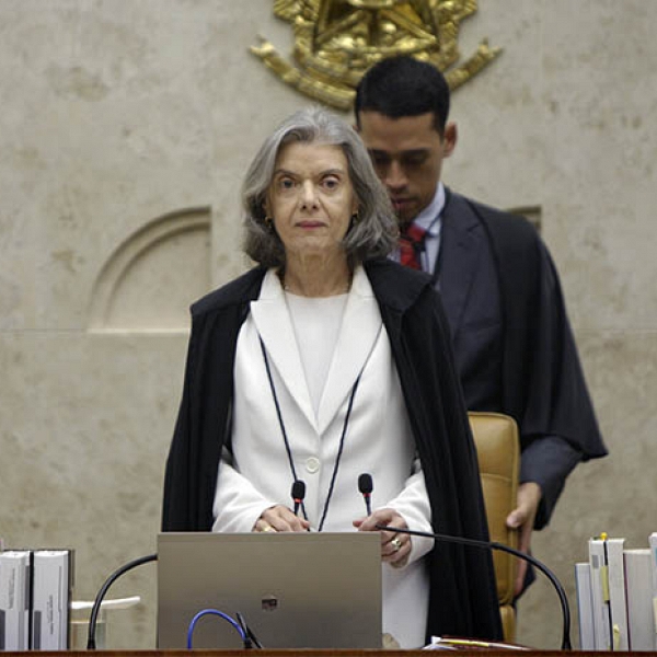 CÃ¡rmen LÃºcia, presidente do Supremo, suspende a posse de Cristiane Brasil