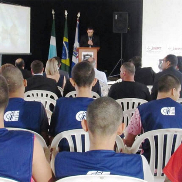 Projeto leva cursos de profissionalizaÃ§Ã£o a jovens em Uneis de Mato Grosso do Sul
