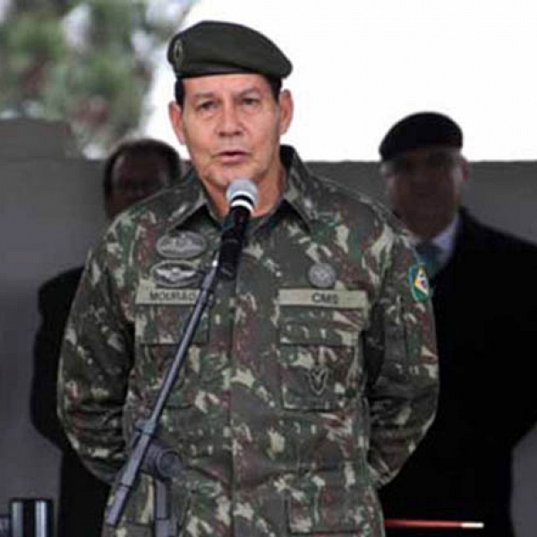 General critica Michel Temer e seu 'balcÃ£o de negÃ³cios' e faz elogios a Bolsonaro