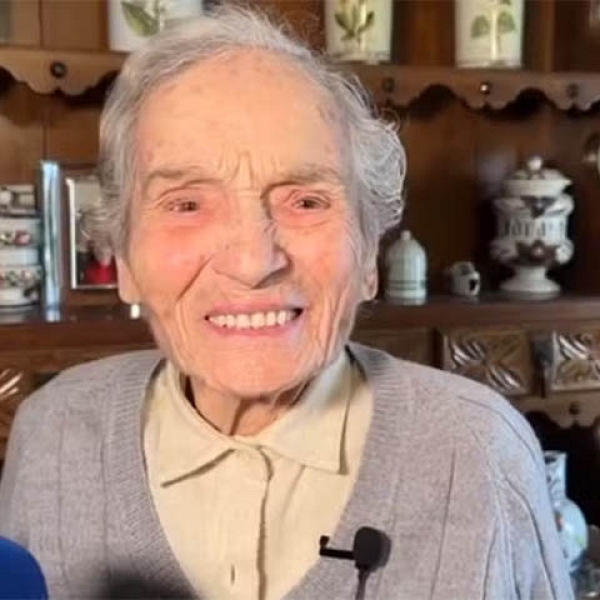 Mulher de 103 anos Ã© multada ao ser flagrada dirigindo de madrugada com carteira vencida