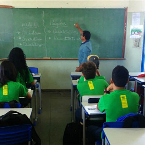 Carreira de professor no Brasil desperta cada vez menos interesse dos jovens