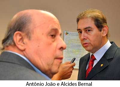 Bernal anuncia apoio do PSD. AJ nega 