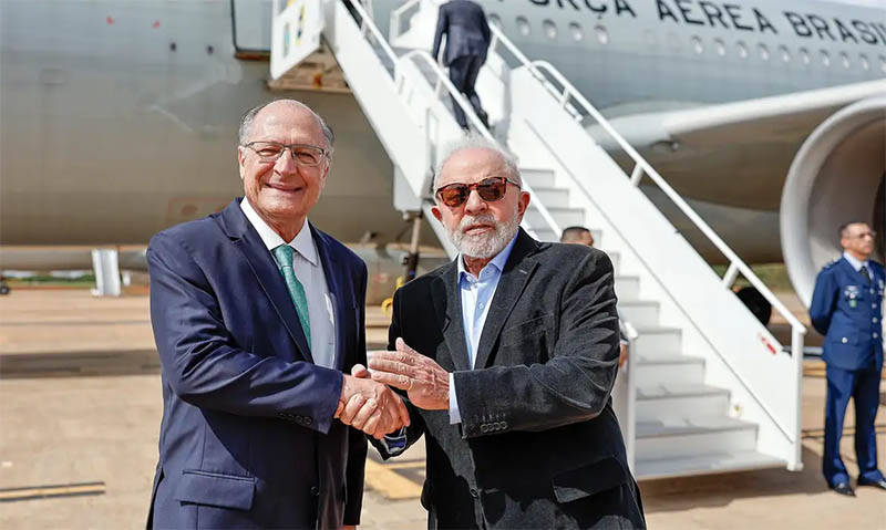 Lula viaja; Alckmin Ã© o presidente