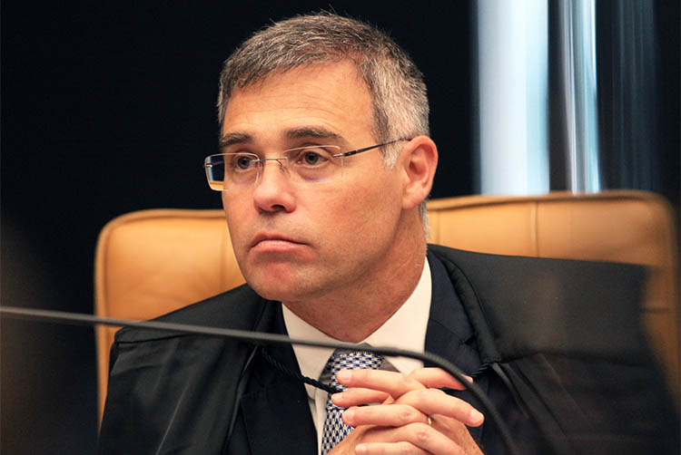 MendonÃ§a derruba censura Ã s reportagens do UOL sobre imÃ³veis da famÃ­lia Bolsonaro