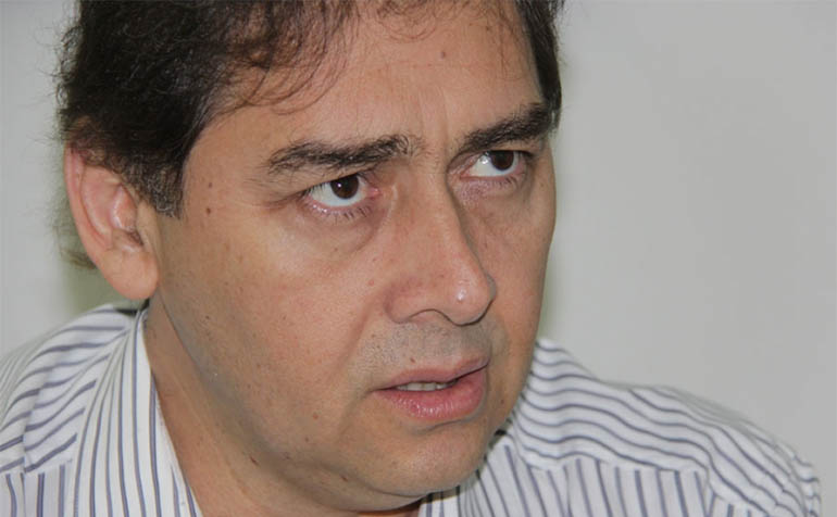 OAB suspende carteira de Alcides Bernal