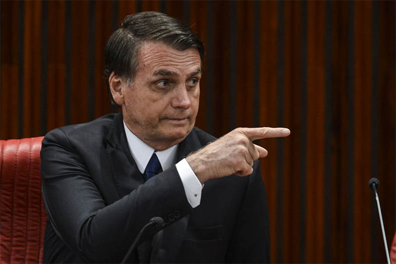 'Cobrem os senadores de seu Estado' diz Bolsonaro sobre decreto das armas