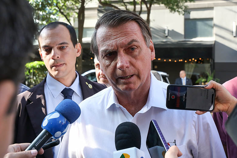 Jair Bolsonaro discute com repÃ³rter da Folha de S.Paulo e posta vÃ­deo no Twitter