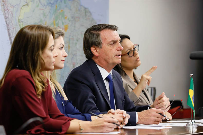 Bolsonaro diz que tendÃªncia Ã© vetar gratuidade das bagagens aÃ©reas