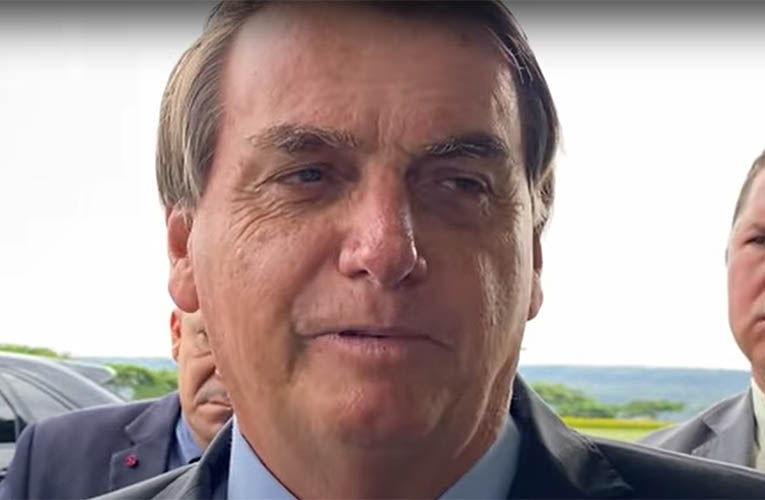 Bolsonaro critica auxÃ­lio emergencial de estados e diz que povo fica 'dominado' 