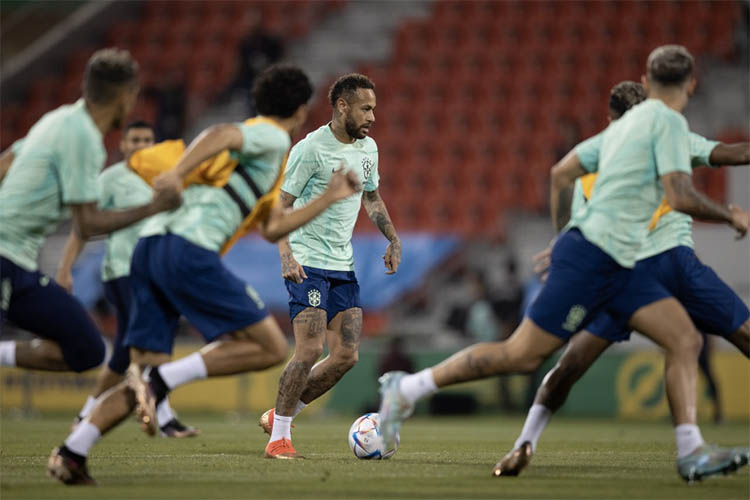 Com Neymar e Danilo recuperados, hoje Ã© dia de estreia do Brasil na fase mata-mata