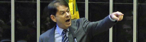 Cid Gomes diz que deputados 'oportunistas' devem 'largar o osso' e deixa o MEC