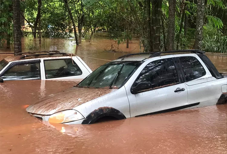 Chuva deixa mais de 120 pessoas isoladas no interior: 'NinguÃ©m entra, ninguÃ©m sai'