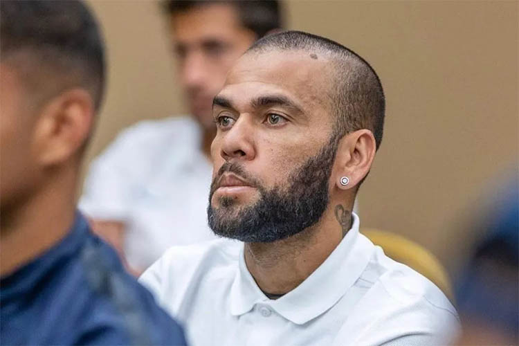 JustiÃ§a da Espanha condena Daniel Alves a quatro anos e seis meses de prisÃ£o