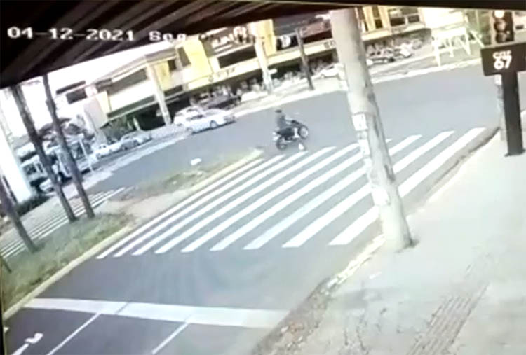 Cruzar sinal vermelho causa mais uma morte no trÃ¢nsito de Campo Grande