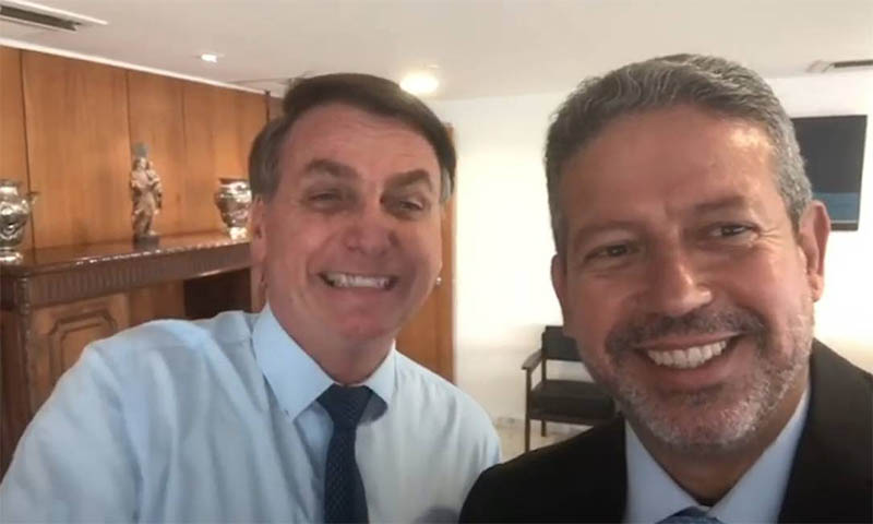 Arthur Lira concede aposentadoria de deputado federal a Jair Bolsonaro