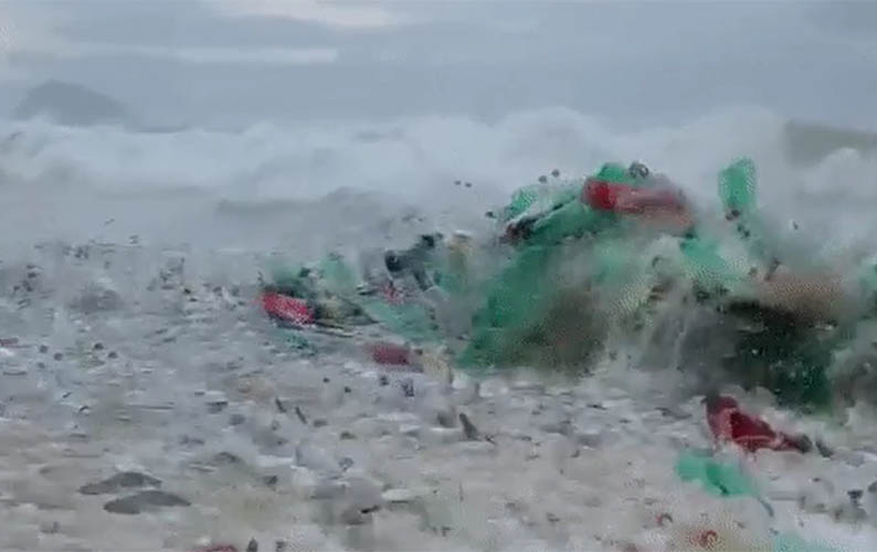 VÃ­deo mostra 'onda de lixo' em praia do Rio