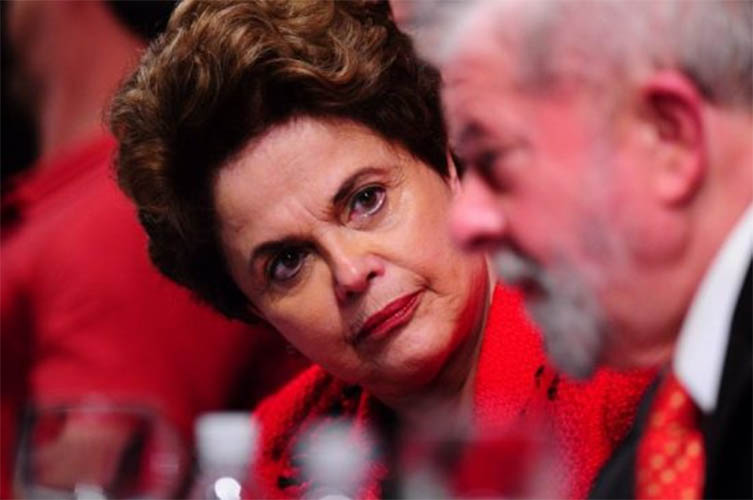 Lula diz que 'o tempo passou',  'dispensa' Dilma e fala em governo com 'gente nova'