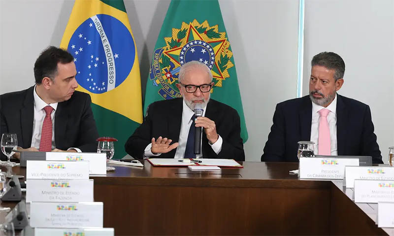 Lula anuncia projeto para facilitar e acelerar repasse de verbas ao Rio Grande do Sul
