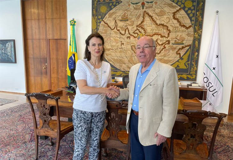 Milei convida Lula para posse na Argentina