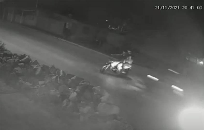 VÃ­deo mostra batida de motos em CorumbÃ¡
