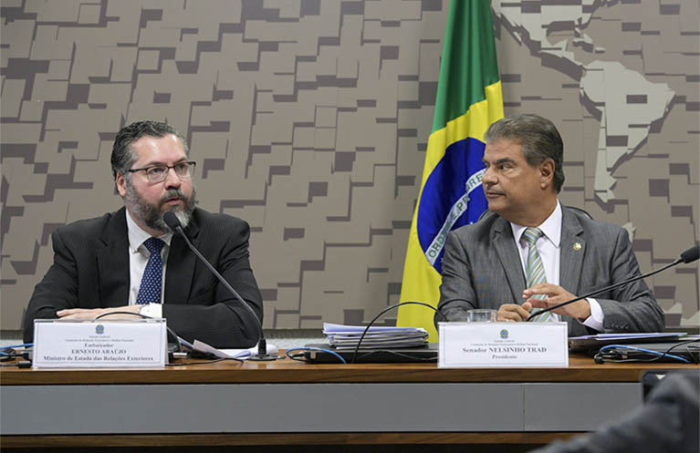 Contra Ernesto AraÃºjo, senadores querem barrar sabatina de novos embaixadores