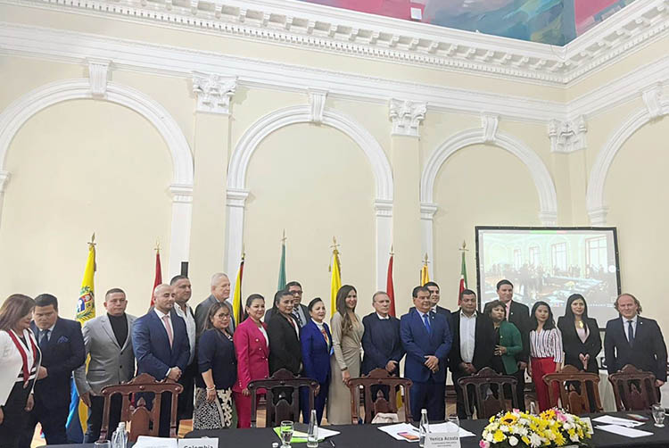 Em BogotÃ¡, Nelsinho Trad Ã© reconduzido Ã  presidÃªncia do Parlamento AmazÃ´nico