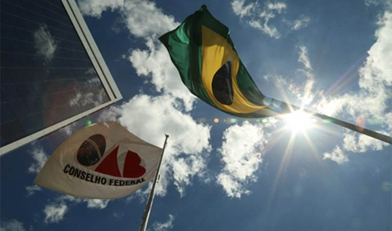 'PolÃ­tica e JustiÃ§a nÃ£o podem se misturar', diz OAB em nota apÃ³s decisÃµes sobre Lula