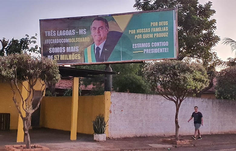 Grupo de empresÃ¡rios instala outdoors em MS para dizer que Bolsonaro nÃ£o estÃ¡ sÃ³