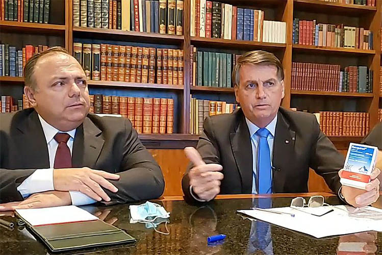 Bolsonaro desautoriza Pazuello e diz que nÃ£o vai comprar 'vacina chinesa de Doria'
