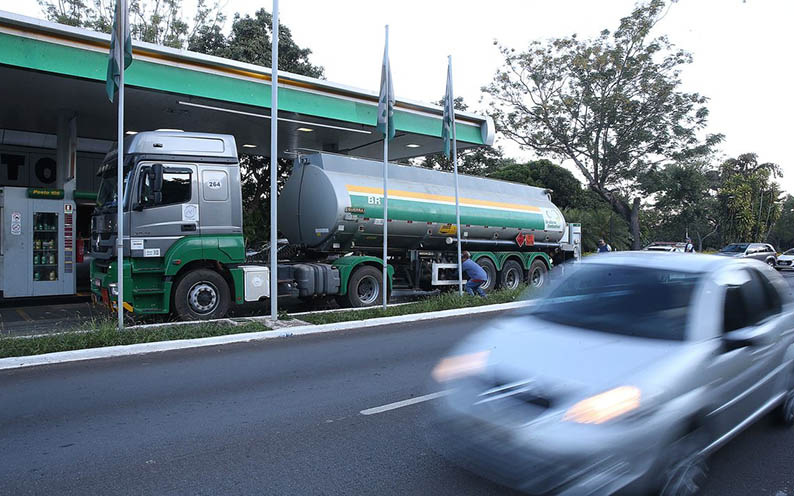 Petrobras aumenta preÃ§o da gasolina em R$ 0,41 e do diesel em R$ 0,78 nesta quarta