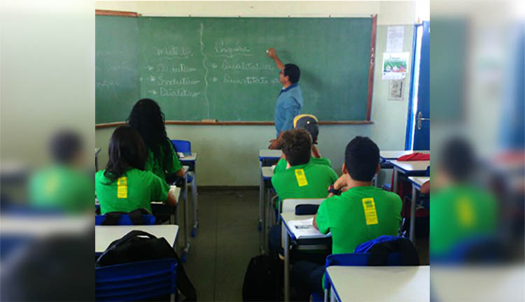 Carreira de professor no Brasil desperta cada vez menos interesse dos jovens