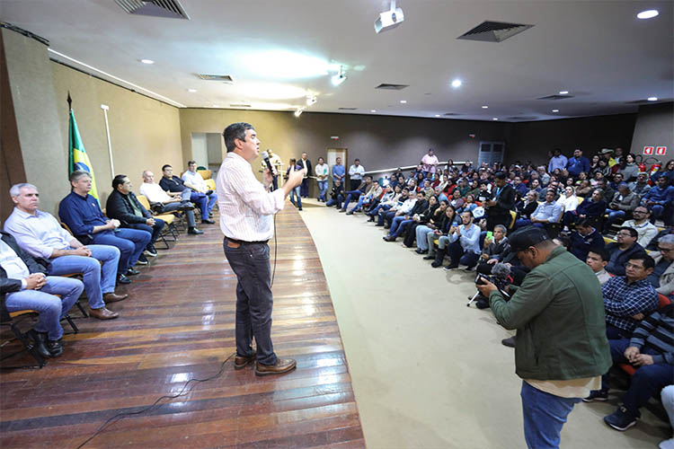Governador Eduardo Riedel autoriza obras em asfalto nas vias urbanas de CorumbÃ¡