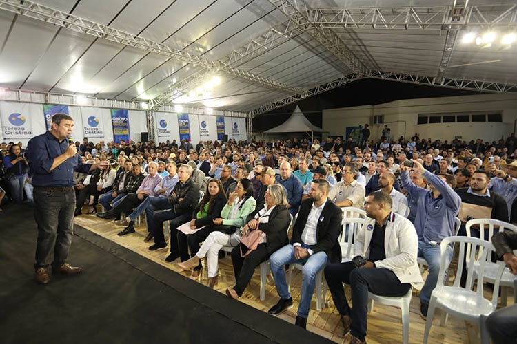 Depois de prefeitos, PSDB reÃºne mais de 500 vereadores em ato de apoio a Riedel
