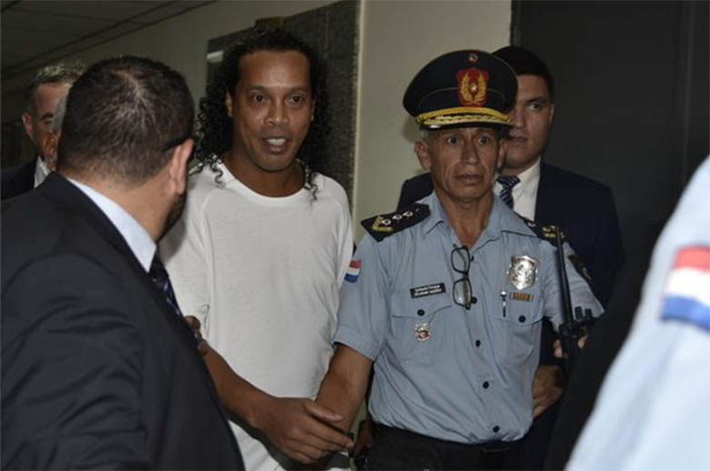 Ronaldinho GaÃºcho Ã© preso no Paraguai