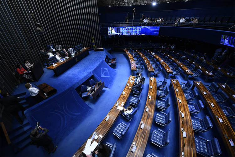 Senado aprova MP que libera emprÃ©stimos consignados a quem recebe o AuxÃ­lio Brasil