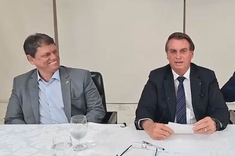 Bolsonaro confirma TarcÃ­sio de Freitas para disputar o governo de SP: vÃ­deo